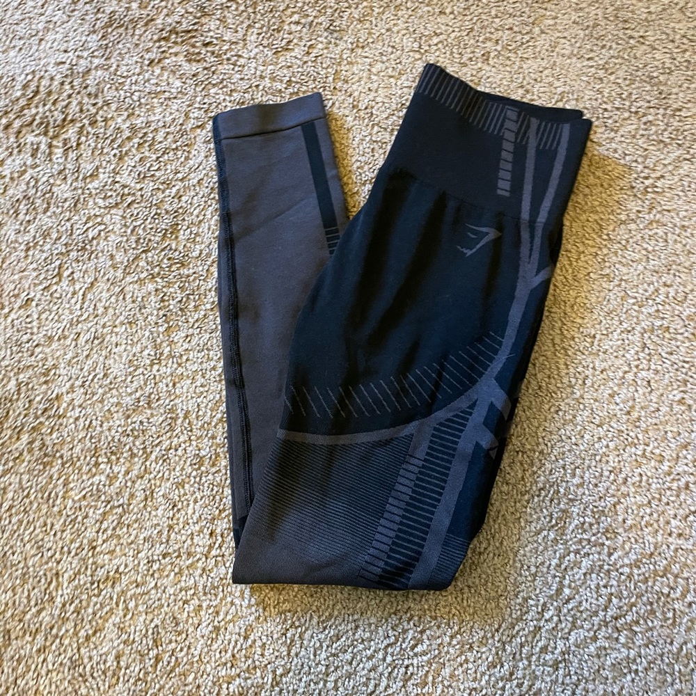 Gym shark leggings